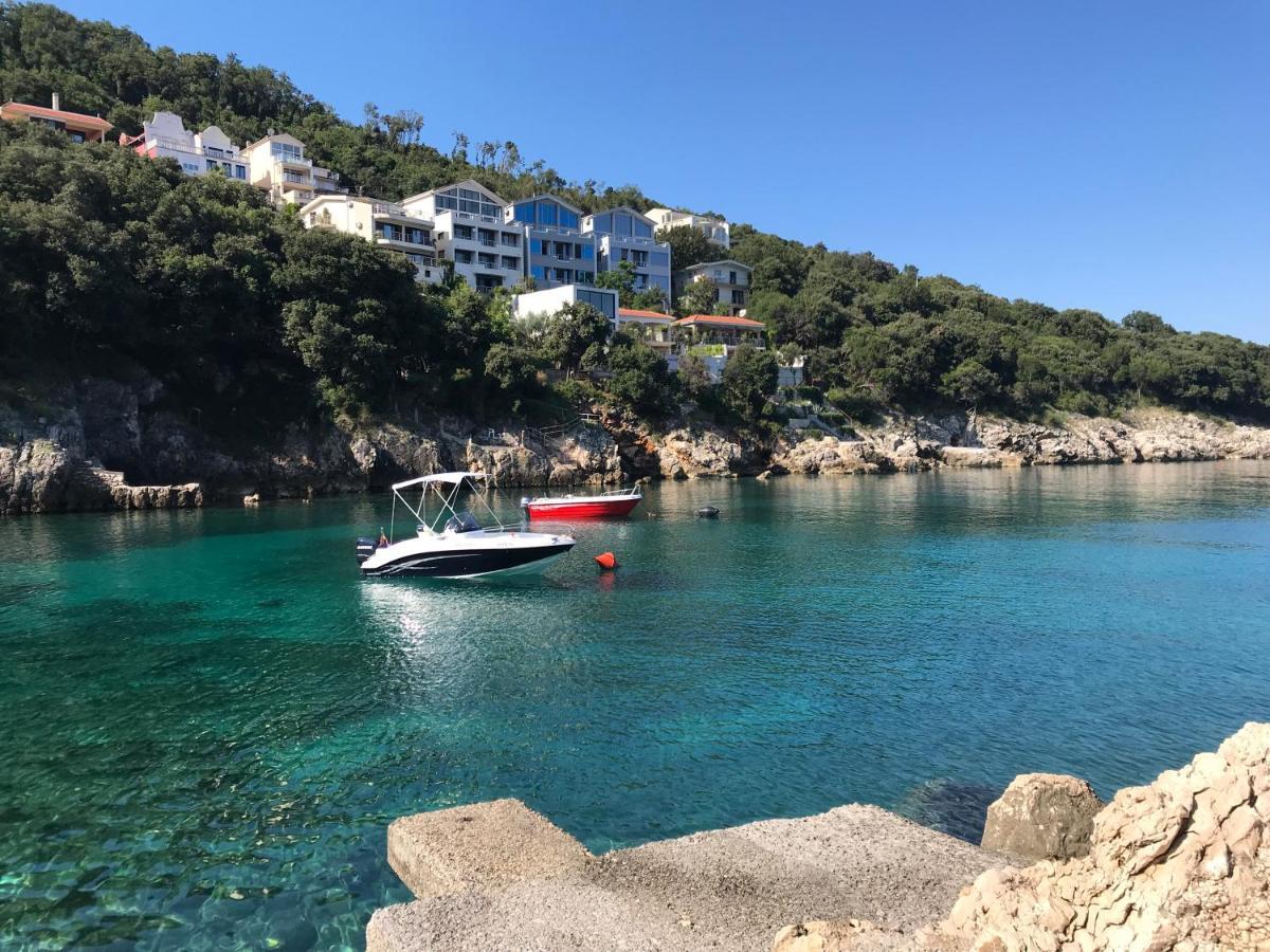 Kapriz Apartments Utjeha Dış mekan fotoğraf