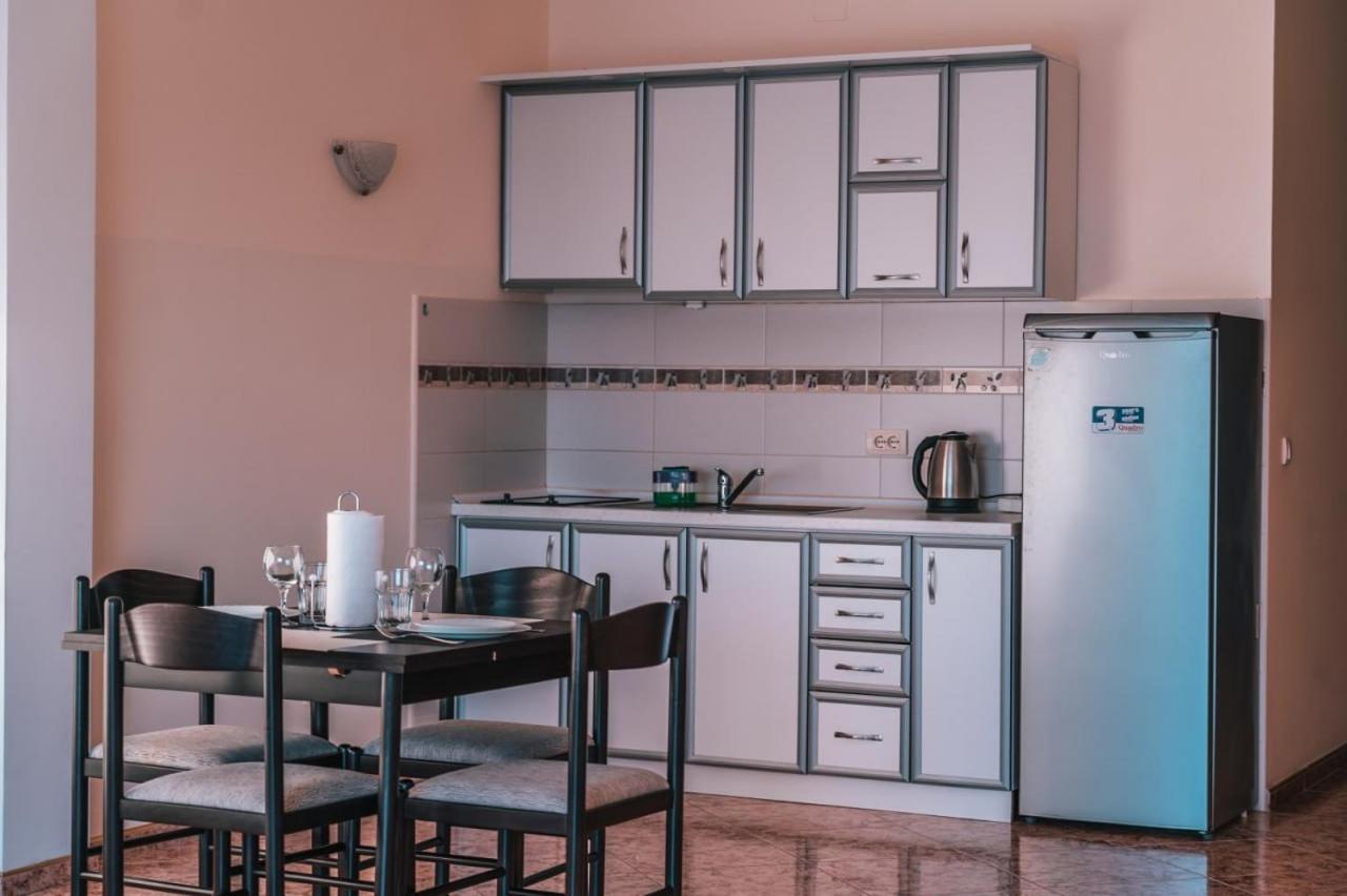 Kapriz Apartments Utjeha Dış mekan fotoğraf