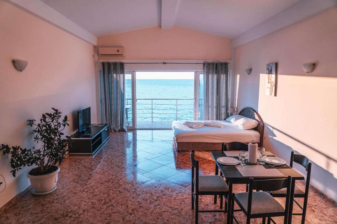 Kapriz Apartments Utjeha Dış mekan fotoğraf