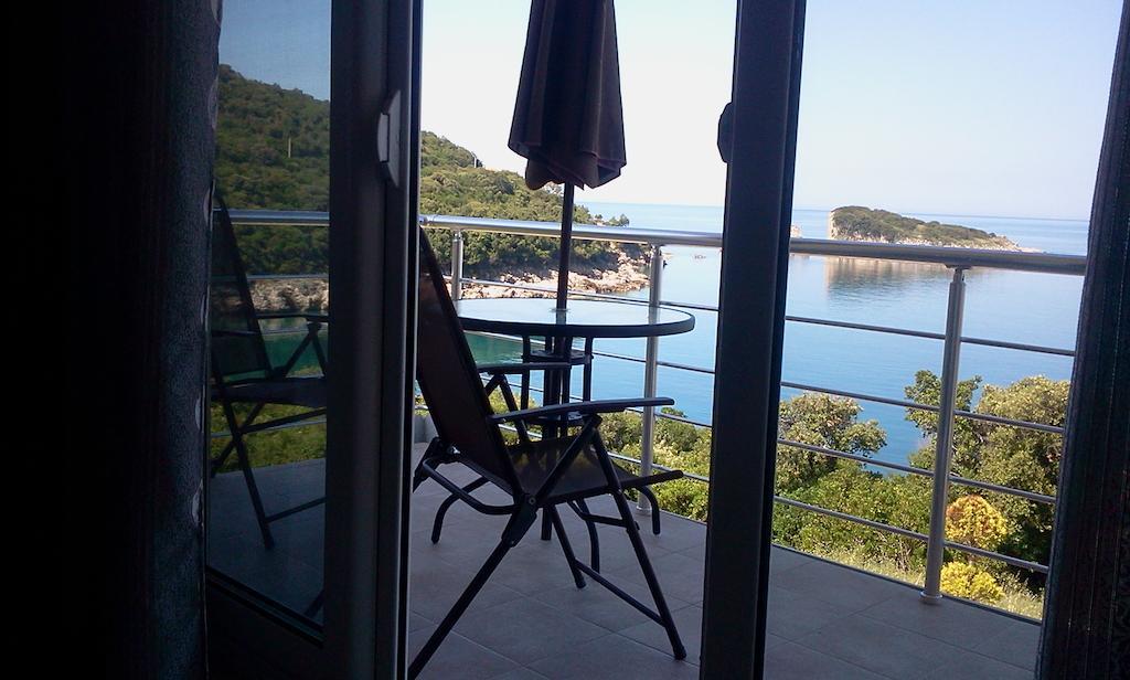 Kapriz Apartments Utjeha Oda fotoğraf