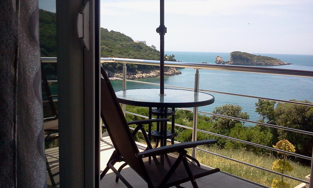 Kapriz Apartments Utjeha Oda fotoğraf
