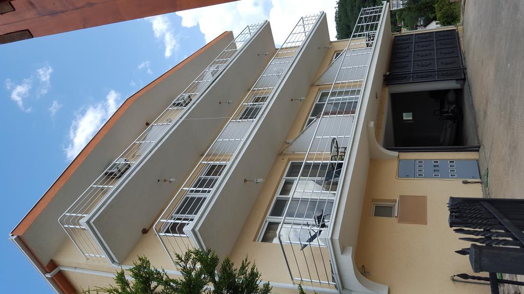 Kapriz Apartments Utjeha Dış mekan fotoğraf