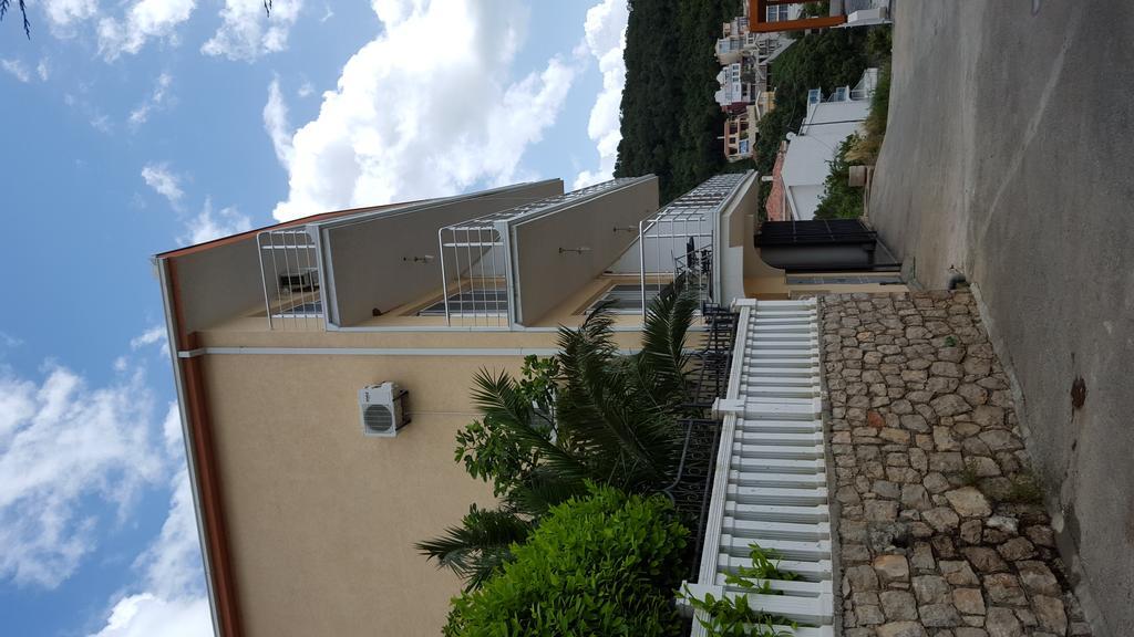 Kapriz Apartments Utjeha Dış mekan fotoğraf