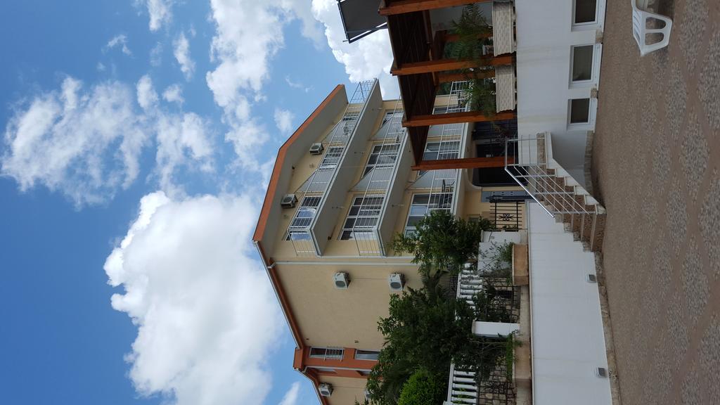 Kapriz Apartments Utjeha Dış mekan fotoğraf